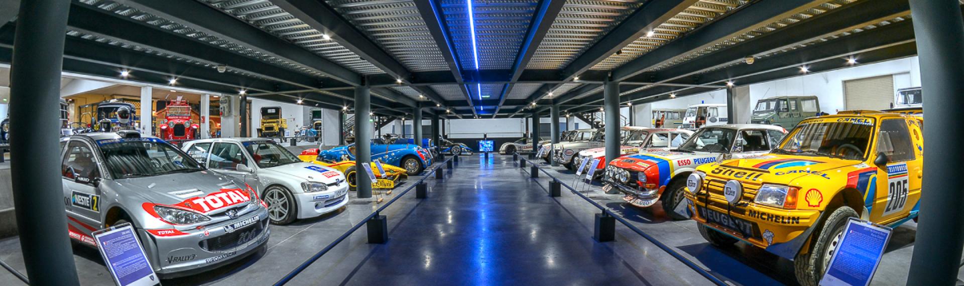 Exposition de voitures au musée de l'Aventure Peugeot
