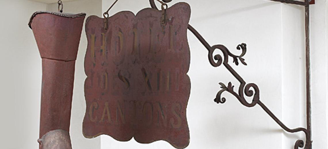 Instant Baroque © Enseigne « Hôtel des XIII cantons » Fin 18e s. Fer forgé et tôle peinte Collections musées de Montbéliard  P. Guenat