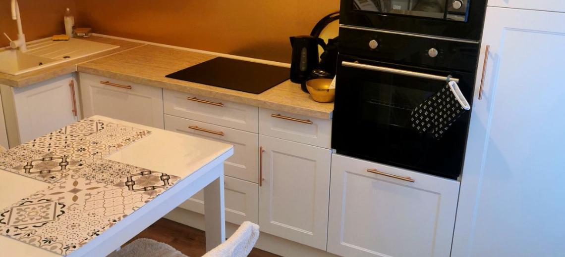 Résidence du Chateau - coin repas et bureau © Résidence du Chateau