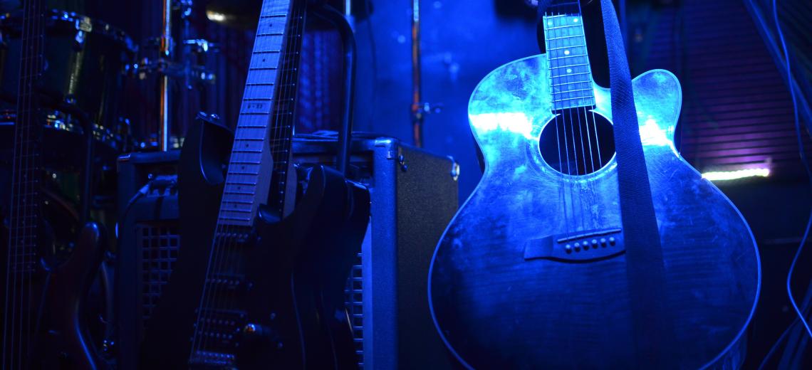 moronistaffmarie-guitar-2006563 © Pixabey