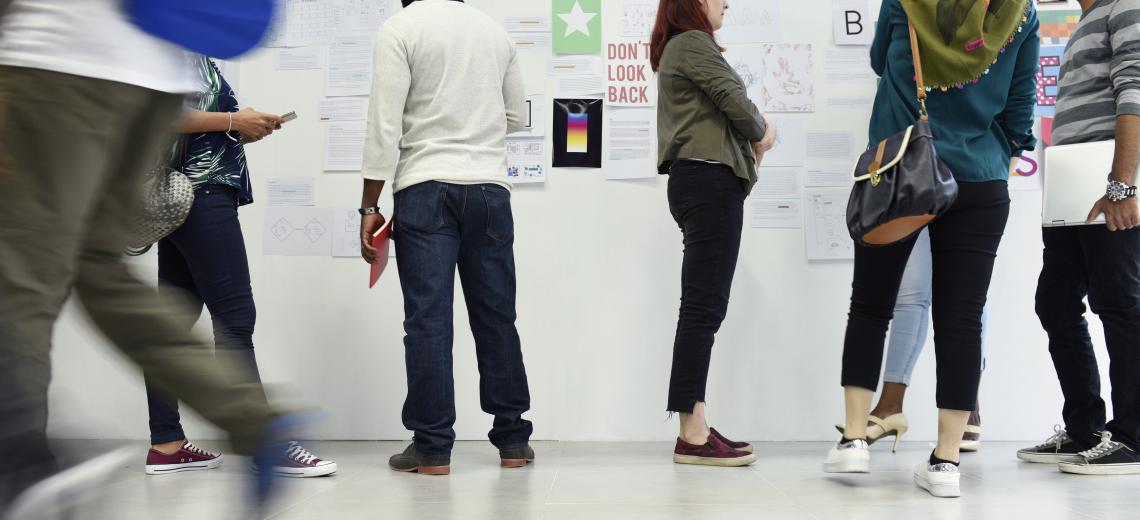 Group of diverse people attending startup business course © Freepik