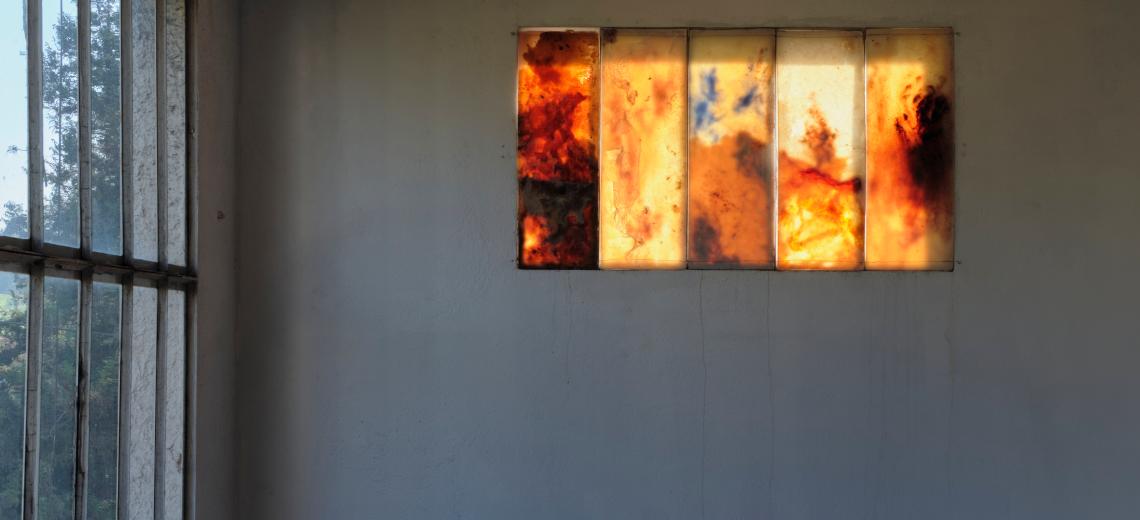 Exposition 'habiter les cavités, soigner la chimère' © Mathilde Noir, Sous la surface, 90 X 165 cm, Savon, terre, poussière, épices, 2026 Dans le cadre de l'exposition Altérations croisées, à la Filature de Varennes-sous-Dun.  Adam Magadoux.