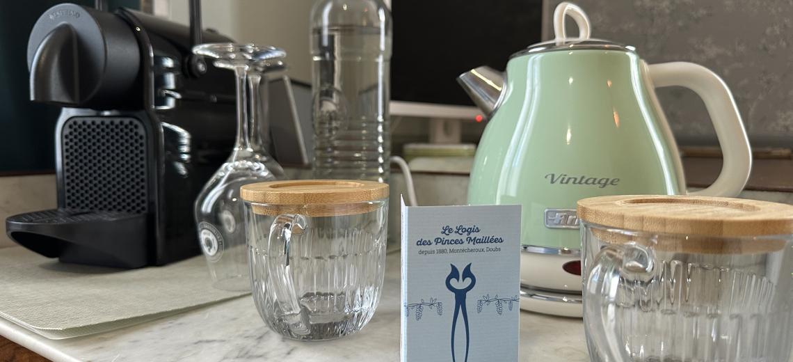 Cafefière et bouilloire © Le logis des pinces maillées