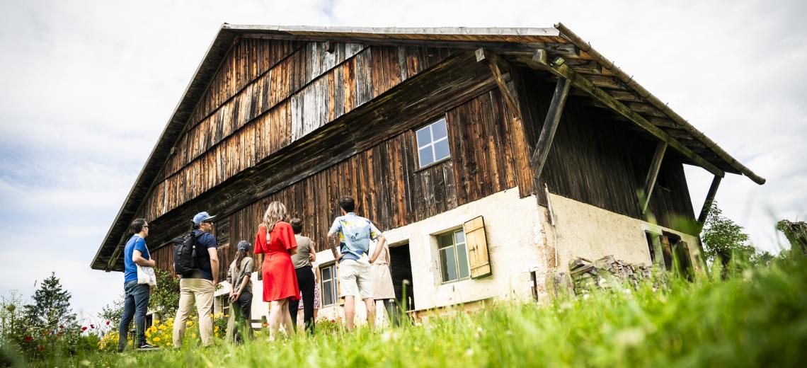 Visite groupe © Ben Becker / Musée de Plein Air des Maisons Comtoises
