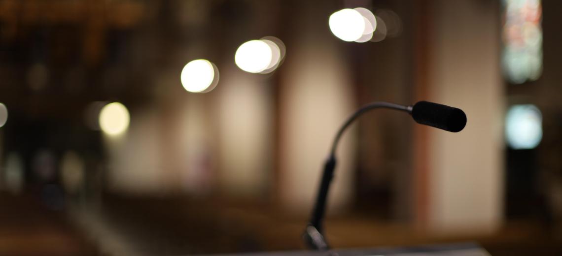 caniceus-microphone-6616552 © @libre de droits - Pixabay