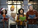 medium-shot-people-singing-together © freepik 