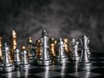 Gold and Silver Chess on chess board game for business metaphor leadership concept  © libre de droits