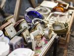 antiques-market-objects-assortment (1) © Freepik