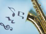 golden-saxophones-with-musical-notes-blue-background © Freepik