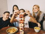 joyful-friends-playing-tabletop-game © freepik