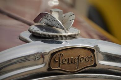 mark-peugeot logo © libre de droits - Pixabay