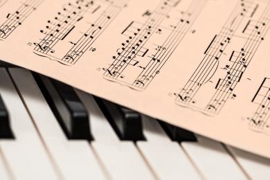 piano-g3e73e7a8e_1920 © LIBRE DE DROITS