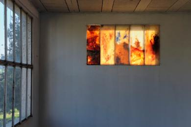 Exposition 'habiter les cavités, soigner la chimère' © Mathilde Noir, Sous la surface, 90 X 165 cm, Savon, terre, poussière, épices, 2026 Dans le cadre de l'exposition Altérations croisées, à la Filature de Varennes-sous-Dun.  Adam Magadoux.