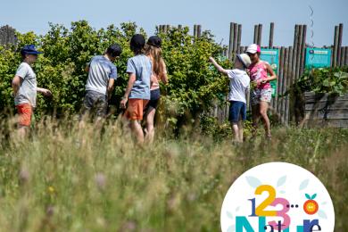 Les p'tits dans la nature © Mona +