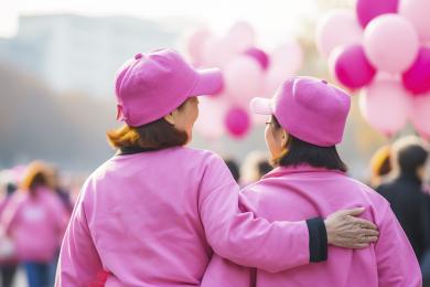 world-cancer-day-awareness-with-patient © Magnific