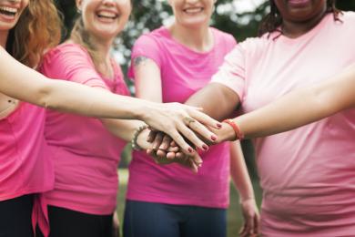 Women fighting breast cancer © Freepik