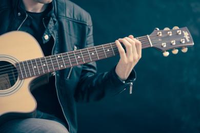 Guitare  © Libre de droits